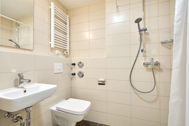 Bath/Shower WC Bath/Shower WC