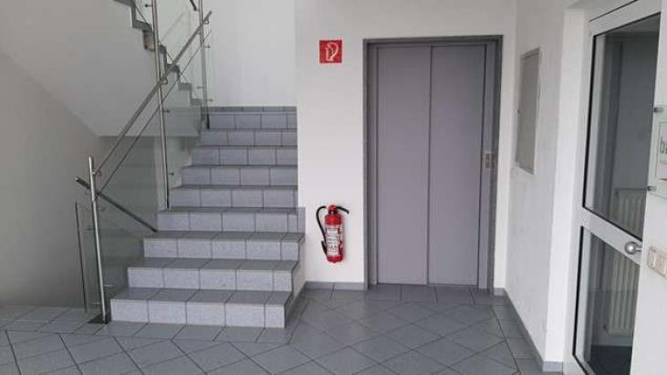 Zugang Fahrstuhl Zugang Fahrstuhl