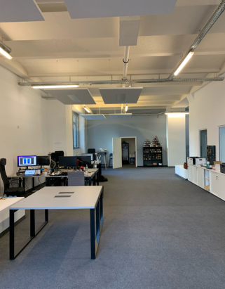 Großraumbüro vom Rolltor aus f Großraumbüro vom Rolltor aus f